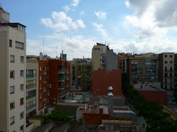 Bright room next to Sagrada Familia