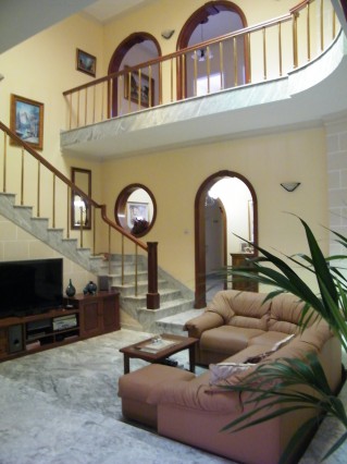 English Language Homestay, Full-board accommodation, one-to-one lessons,airport transfers, cultural outings and all taxes are included in the price.